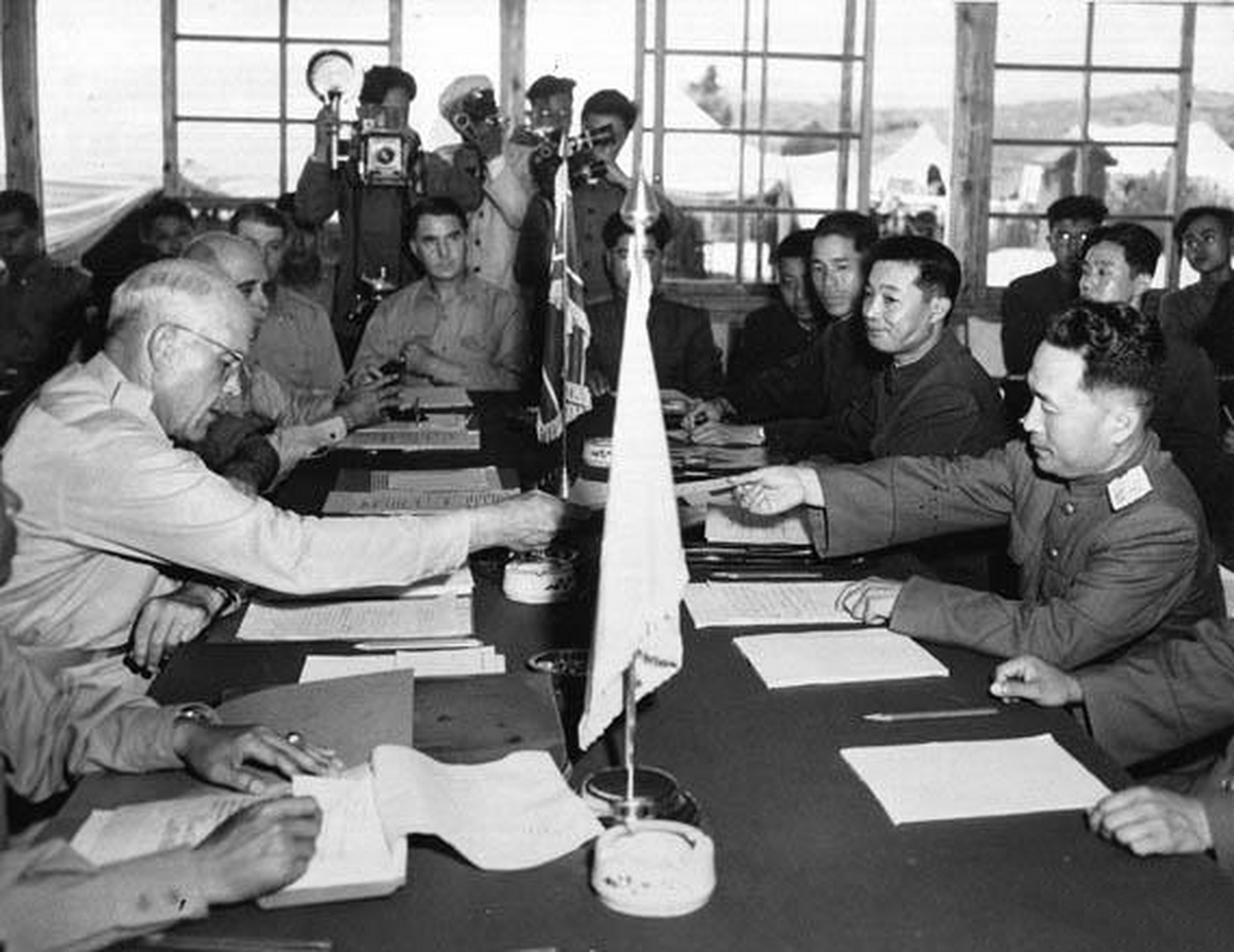 1953年朝鲜停战,去板门店签字的为什么不是彭总?