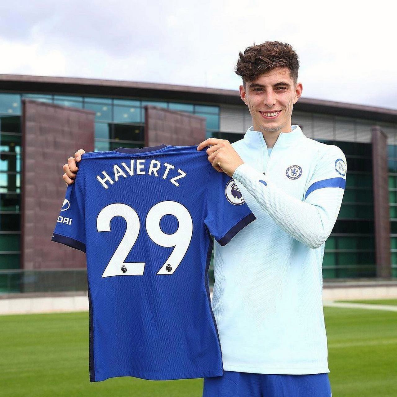 据镜报报道,德国国脚凯·哈弗茨以6500万英镑的身价从从切尔西转会