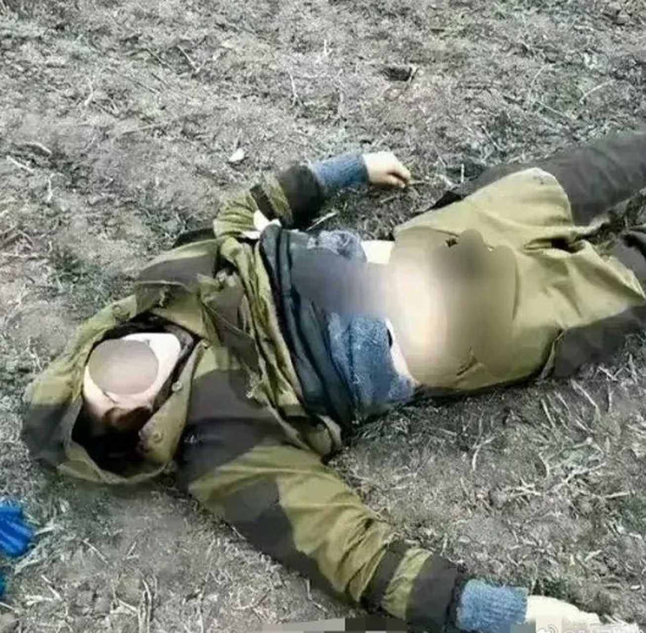 更令人无法接受的是,她的钱包和手机被她自己的战友搜掠一空