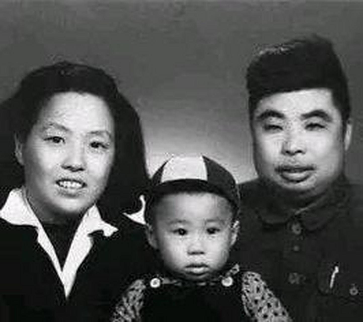 吴法宪之子吴新潮:1980年,从落户济南开始,父亲吴法宪,母亲陈绥圻就