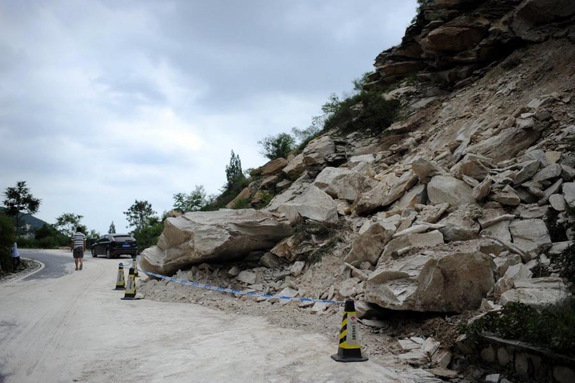 湖北省宜昌市兴山县突发山体岩石崩塌致7人死亡 湖北省宜昌市兴山县