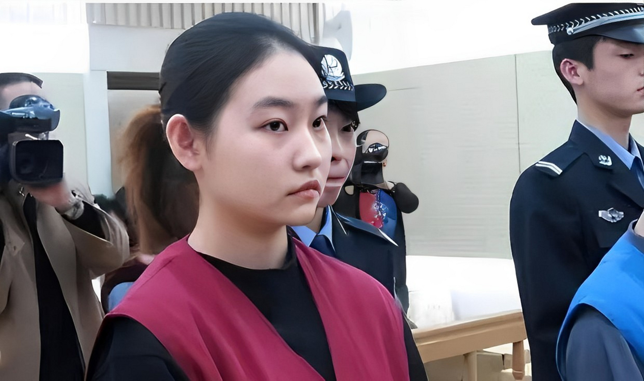 张笑的家境其实并不差,但进入模特圈后,生活发