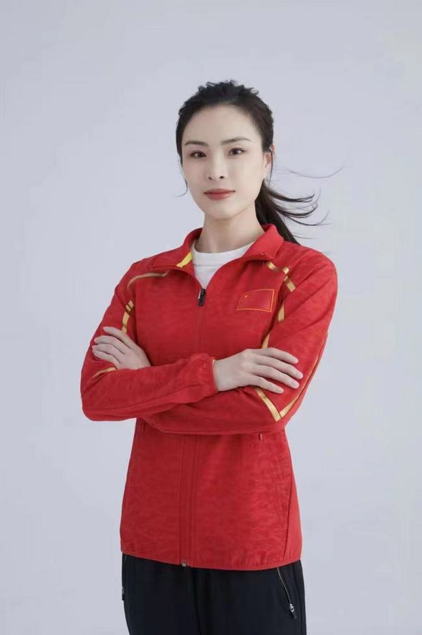 跳水皇后吴敏霞嫁给穷小子,38岁近照风韵犹存,女儿继承高颜值!