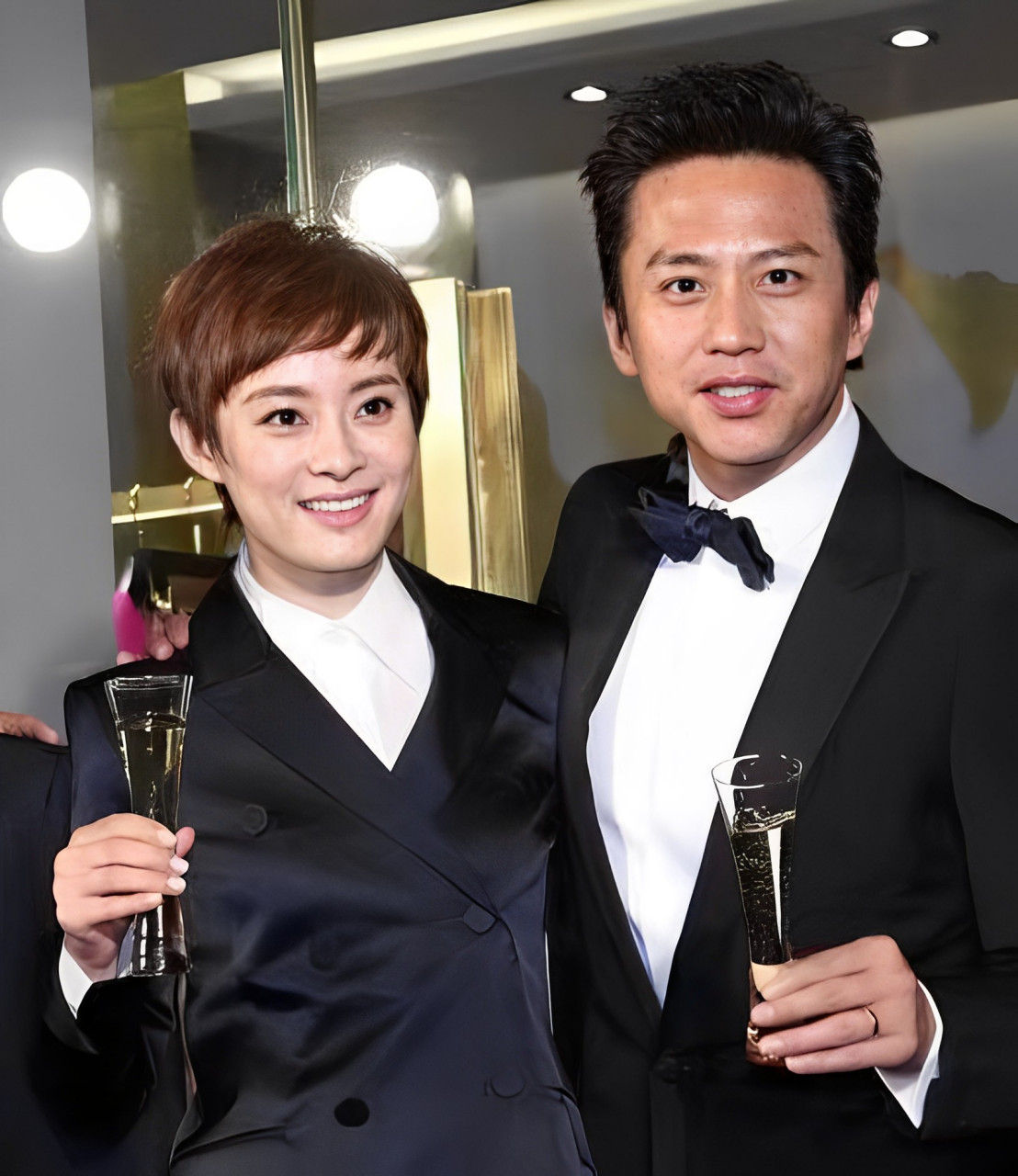 在采访中,主持人问邓超:"孙俪亲吻时,你最讨厌哪个男演员?