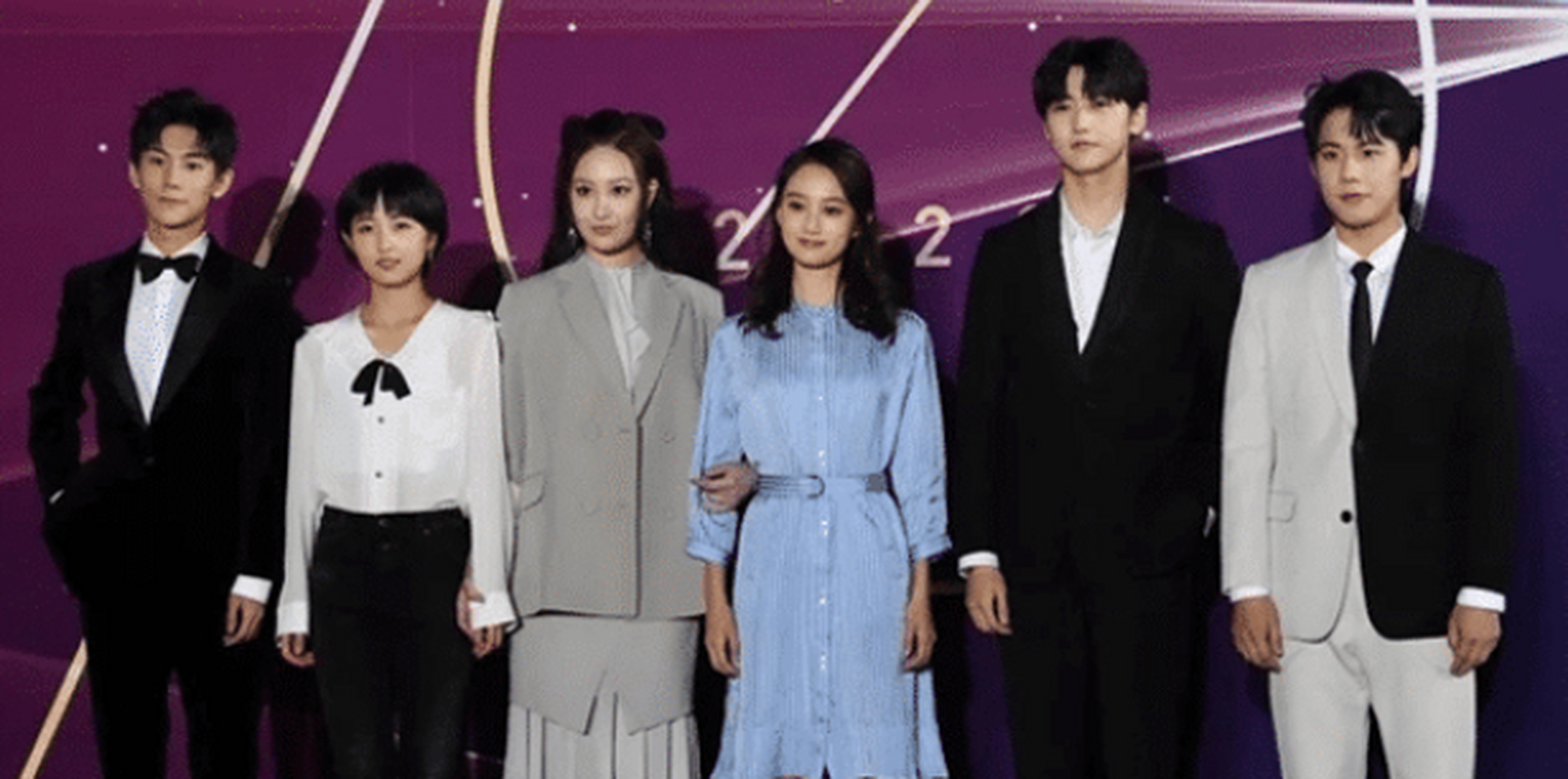 当天,张子枫和焉栩嘉和刘家祎还上台表演了,给大家带来了一场很精彩的