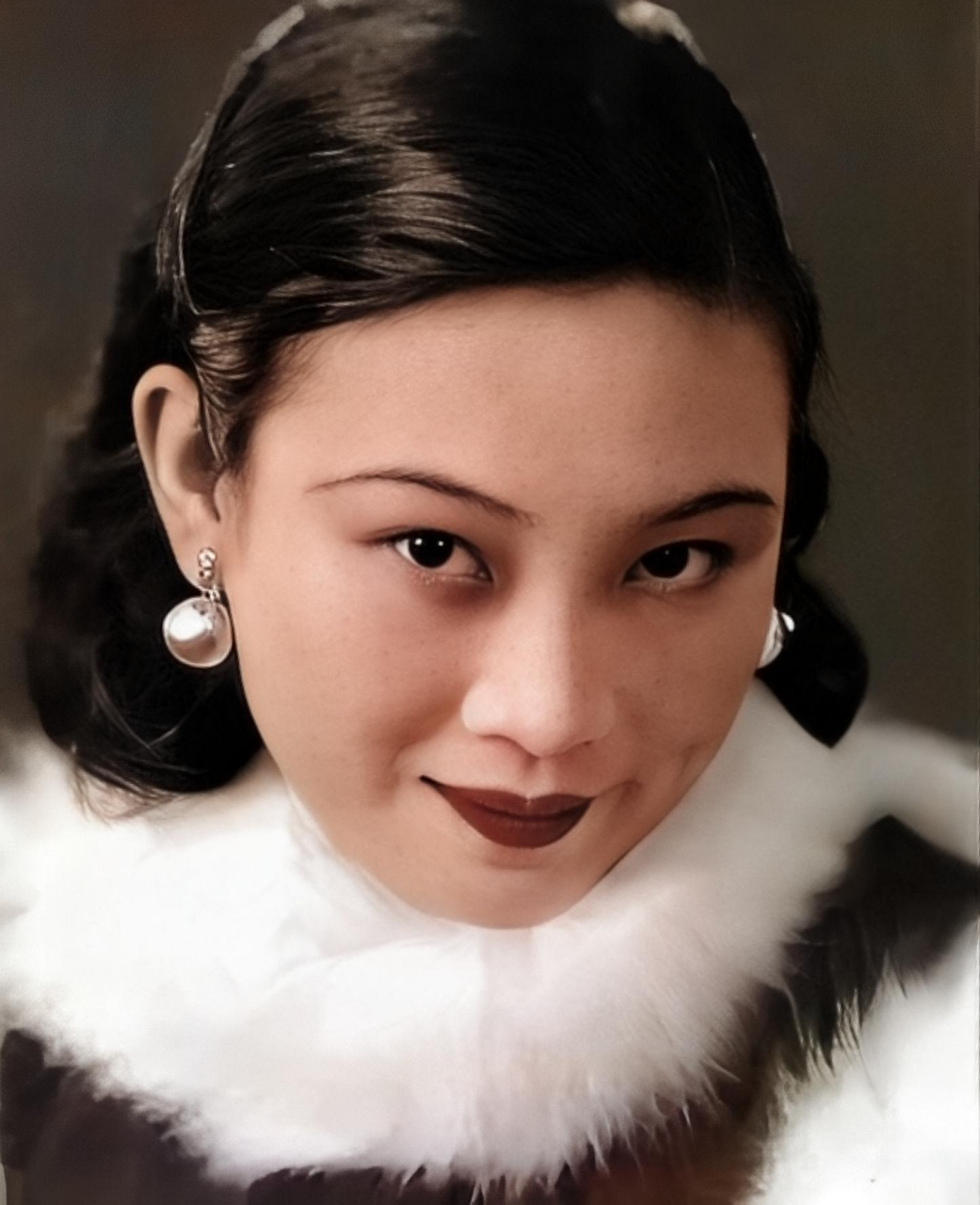 1943年,女演员胡蝶举家迁往上海,却落入戴笠之手