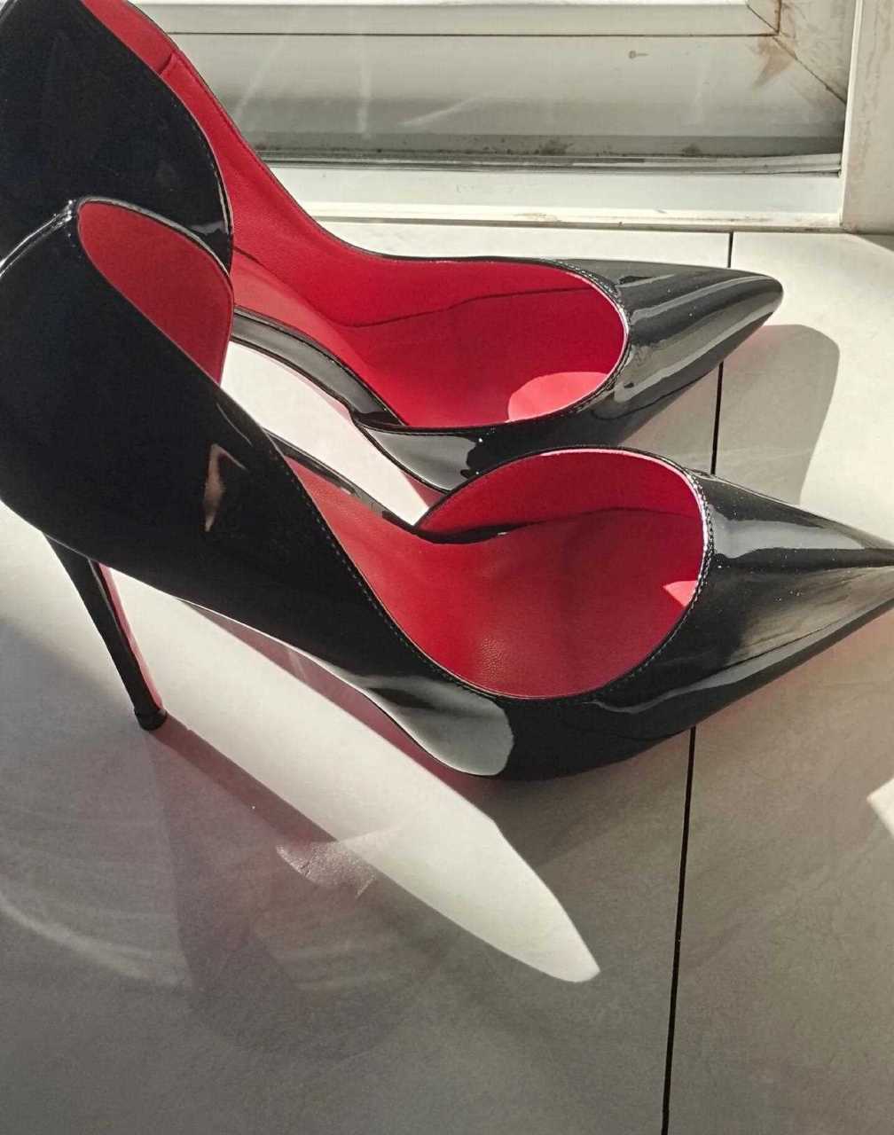 黑色漆皮浅口红底高跟鞋,12cm高跟潮流穿搭显腿长