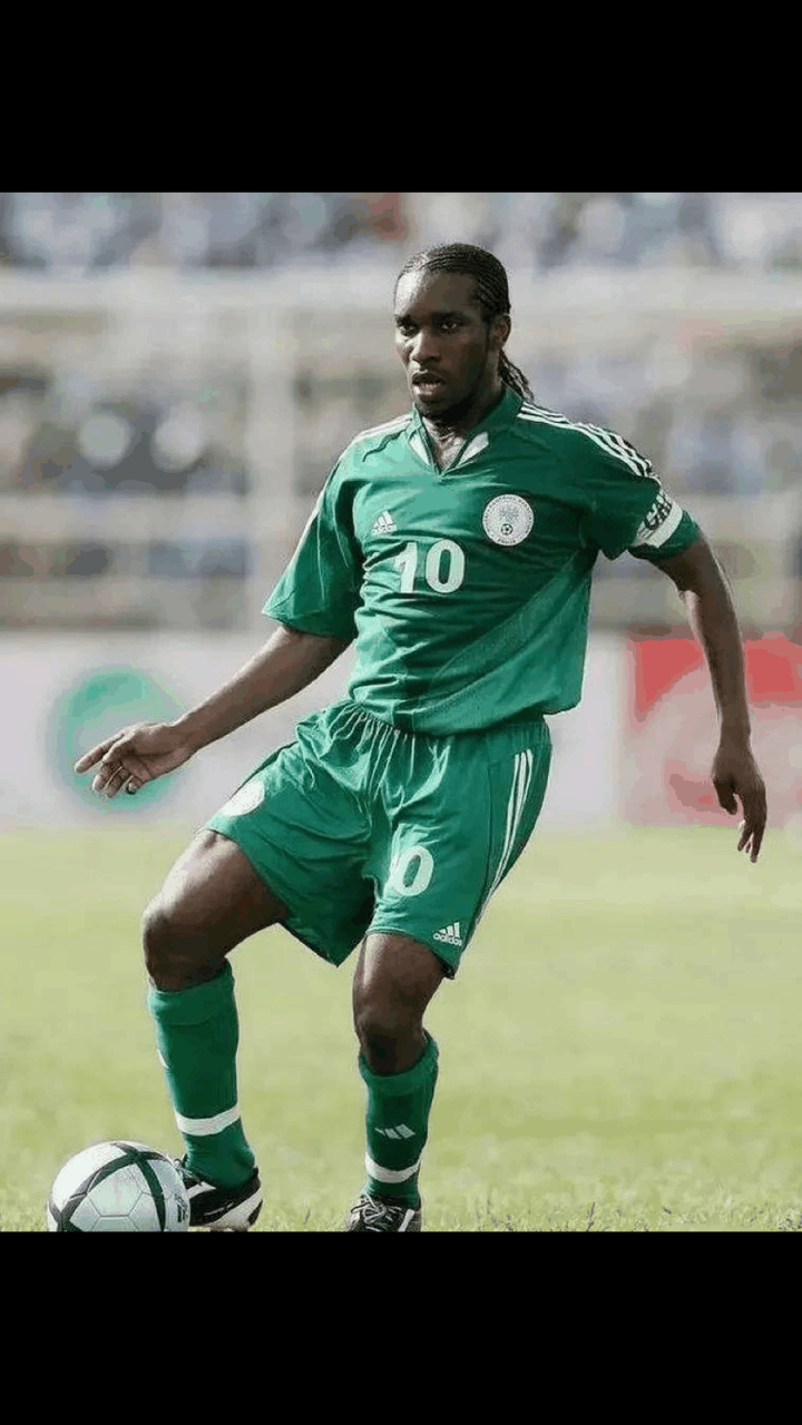 gif创作人# 飞鸟奥科查,著名的盘带大师,被誉为尼日利亚足球的第一人