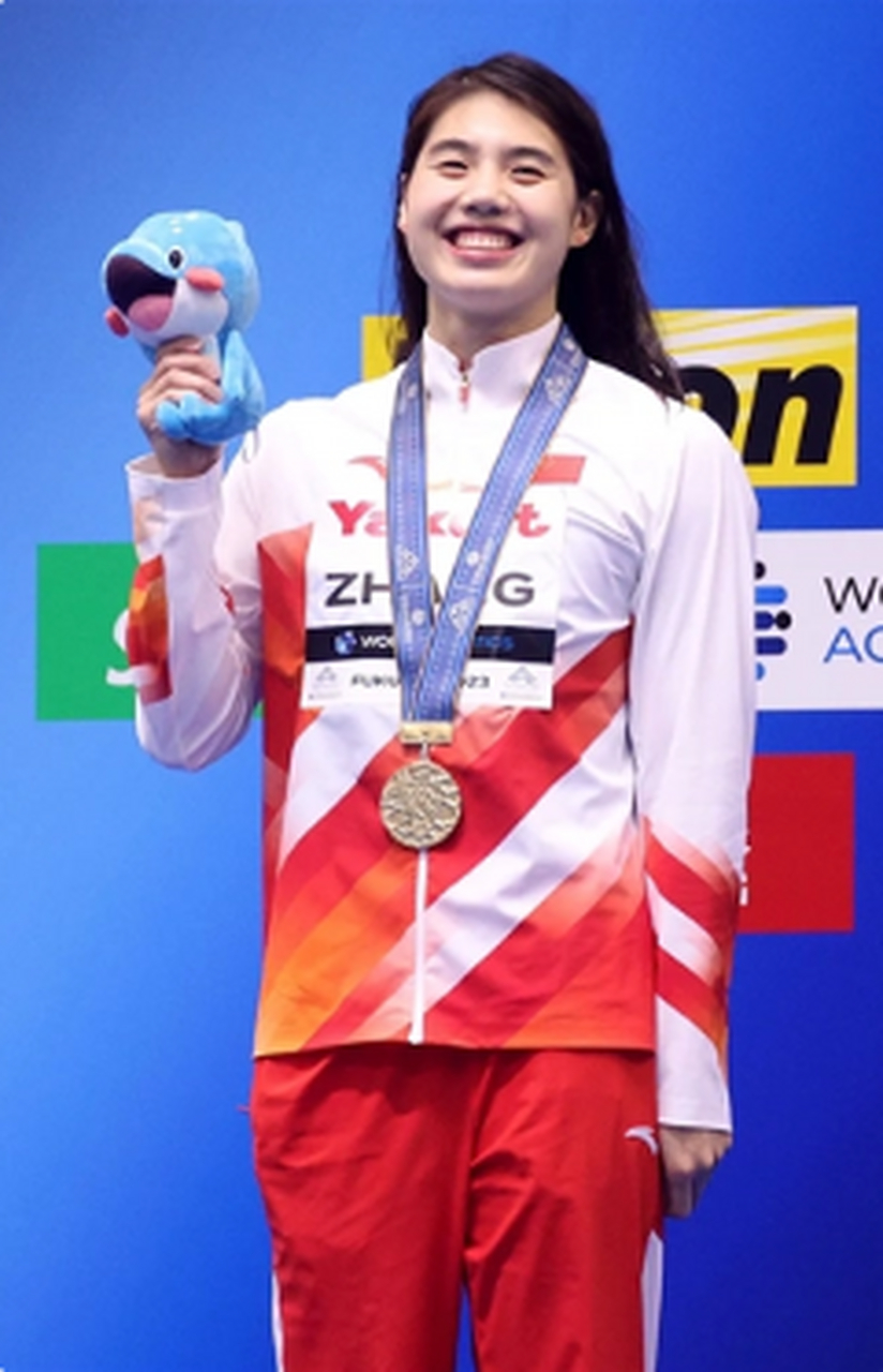 张雨霏摘取女子100米蝶泳金牌# 9069♀15女子100米蝶泳比赛的