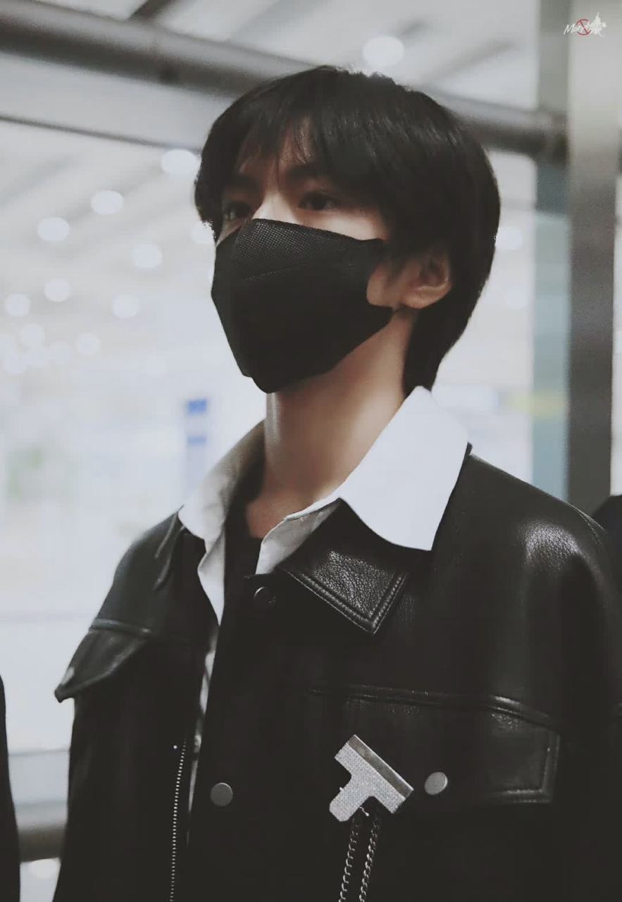 刘耀文|机场皮装合集?