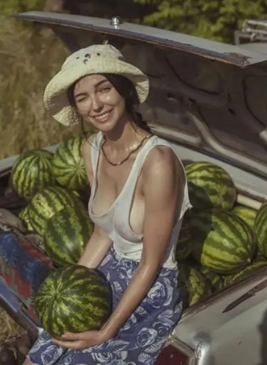 2019年,乌克兰摄影大师戴维·杜可风的一张摄影照片,照片中一个漂亮的