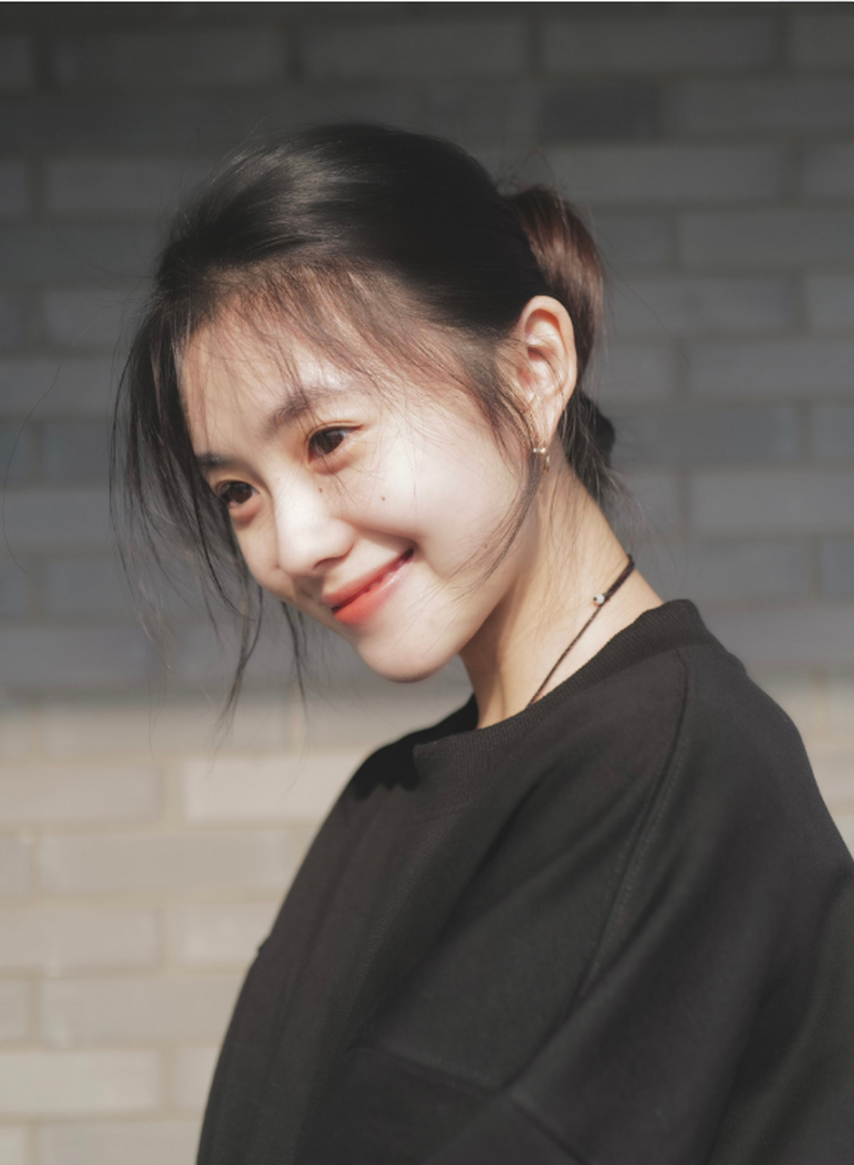 刘浩存,2000年5月20日(存在争议,一说1998年)出生于吉林省通化市辉南