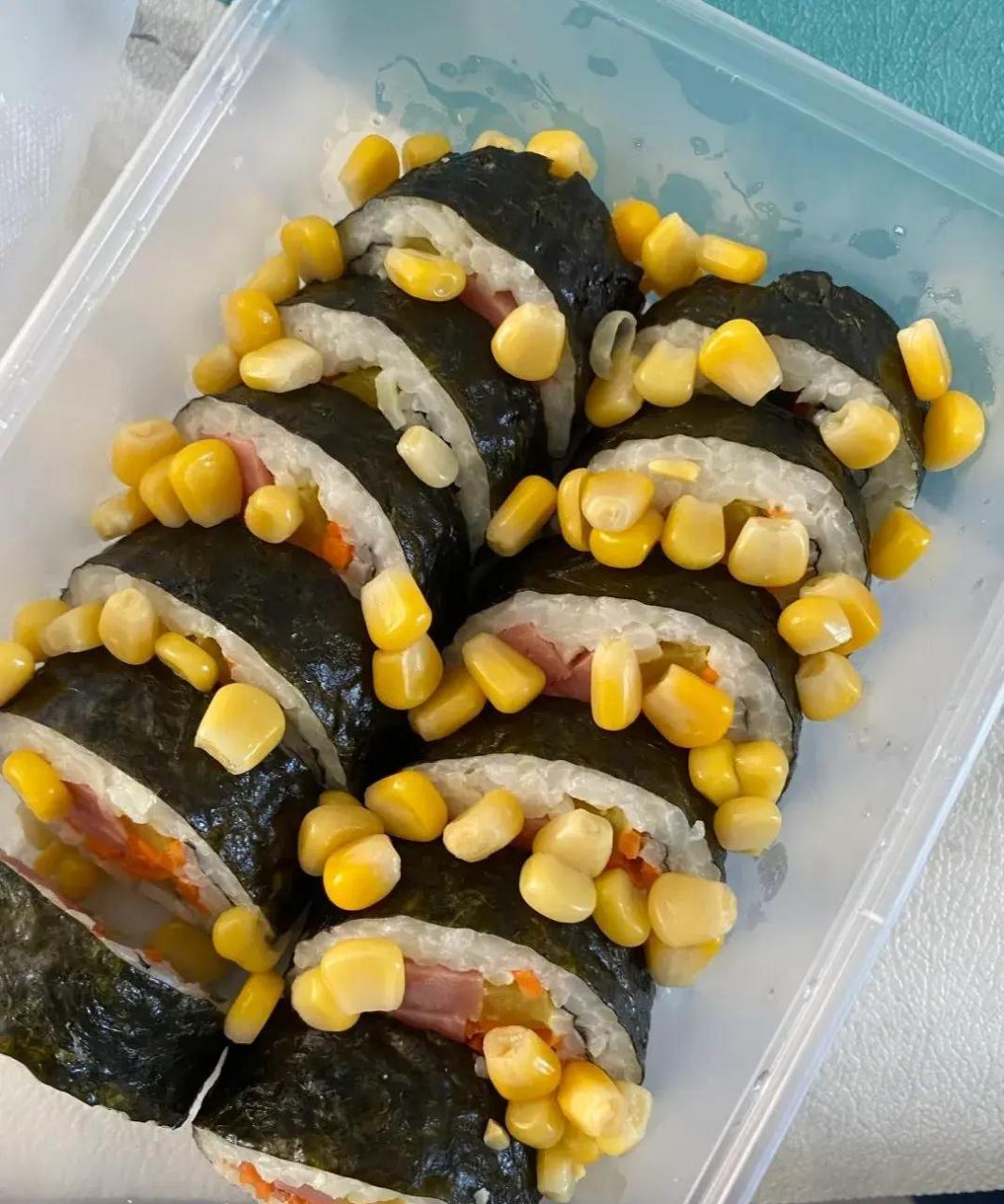 网友:点了一份玉米寿司,第一次知道玉米寿司是寿司上撒玉米7115