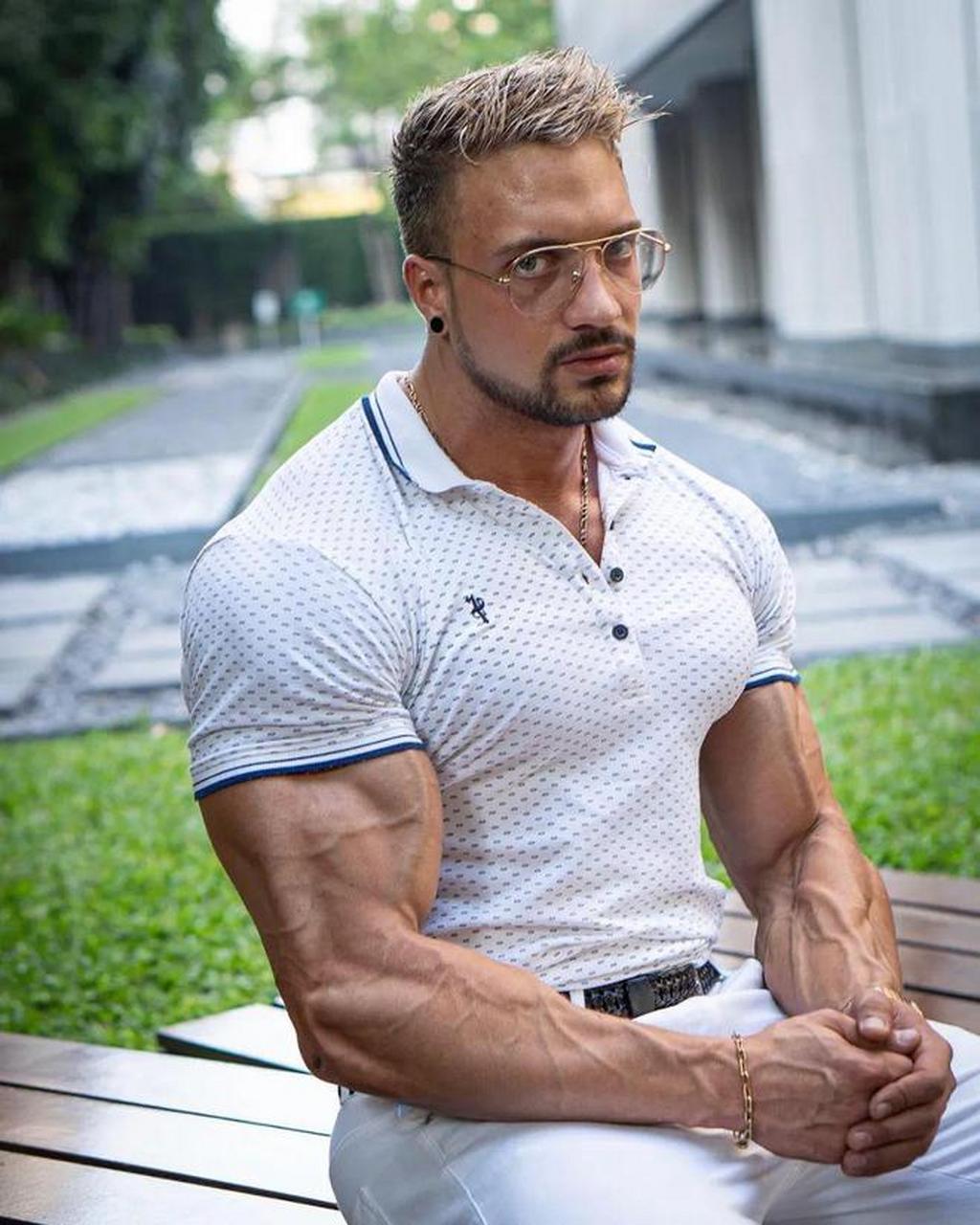 2021年,"拉丝哥"曾在接受采访时称自己患有波纹肌病(rmd),这导致自己