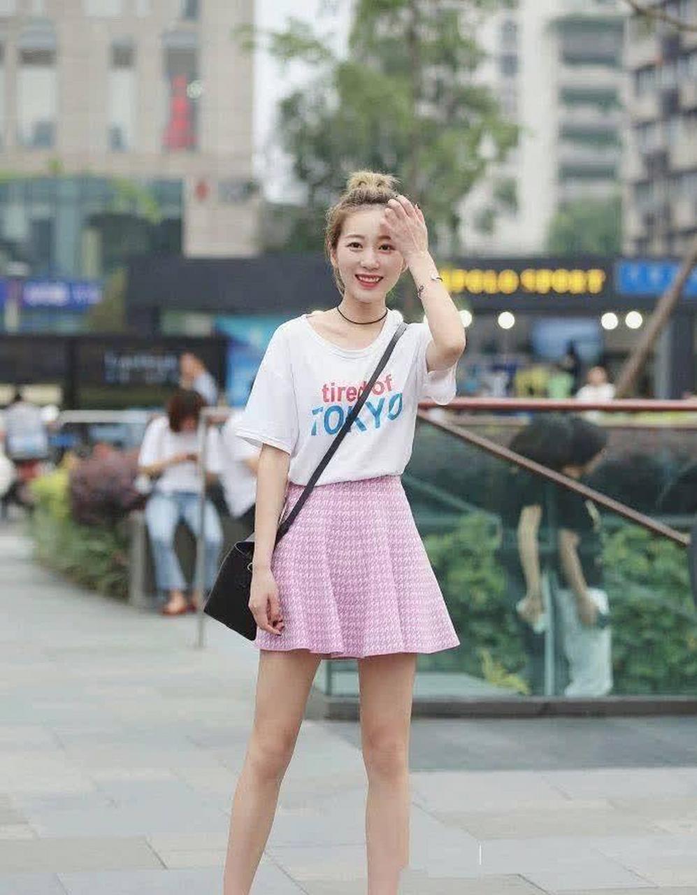 小姐姐梳个减龄丸子头,俏皮的少女风就打造成功了!