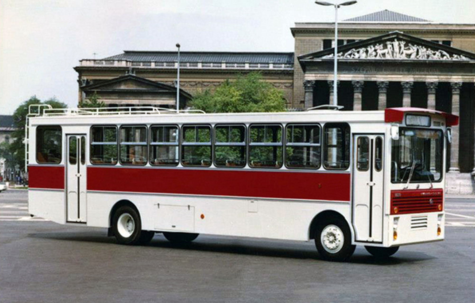 壁紙# ikarus 669 prototype