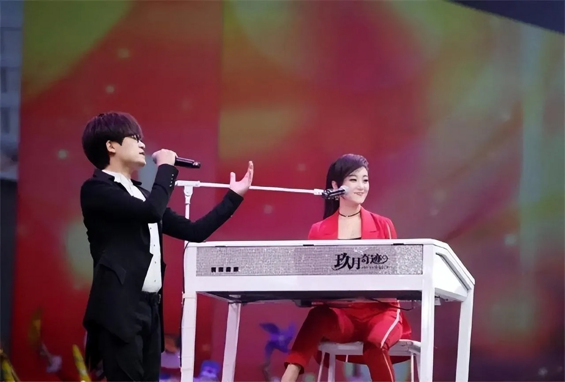 那年,"玖月奇迹"的王小海和王小玮选择离婚,离婚的主要原因可能不是