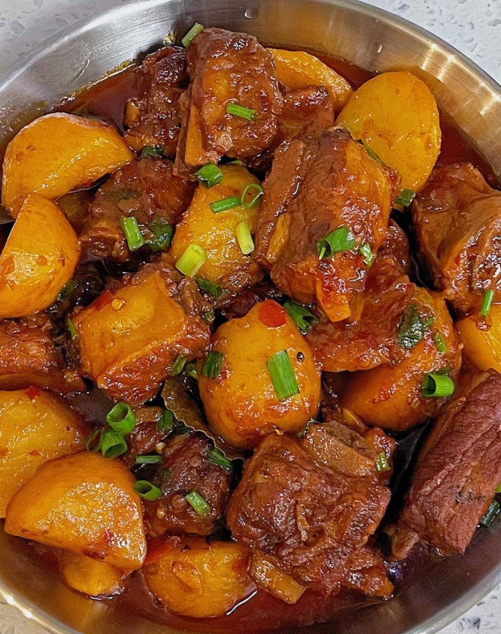 汤汁都能下两碗饭的土豆烧排骨～～91做法: 16615排骨洗净,凉水