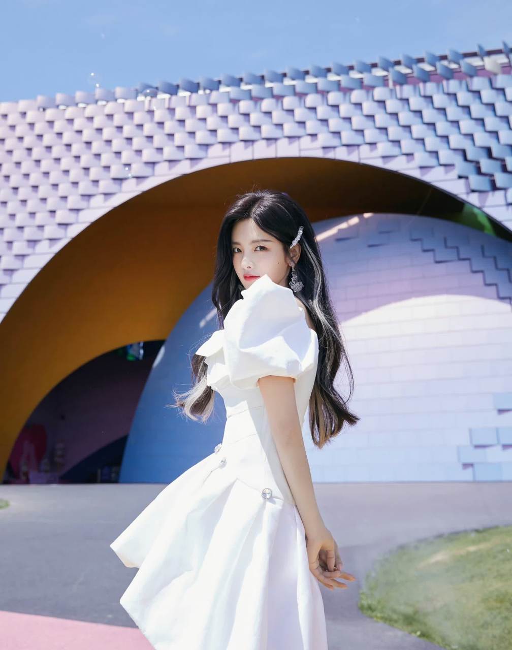 杨超越高跟凉鞋大长腿[大笑]