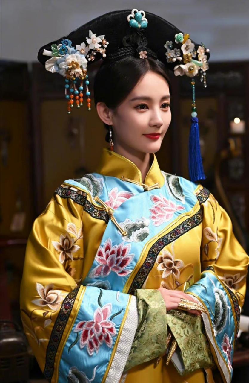 《书画里的中国》中的古装造型真是太美了,她怎么穿啥衣服都好看呢?