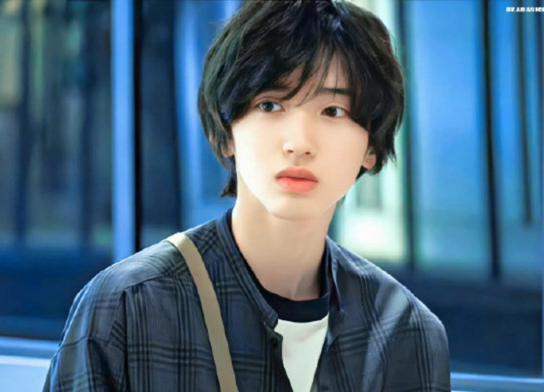 道枝骏佑# 近日,日本男团浪花男子的成员道枝骏佑在电影《今夜即使