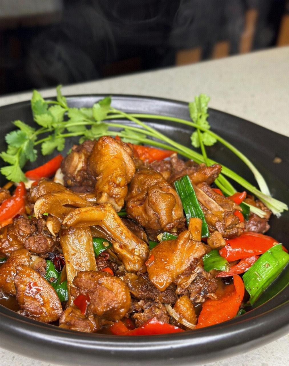 下饭啤酒鸭 1,鸭子选仔鸭,鸭肉嫩.