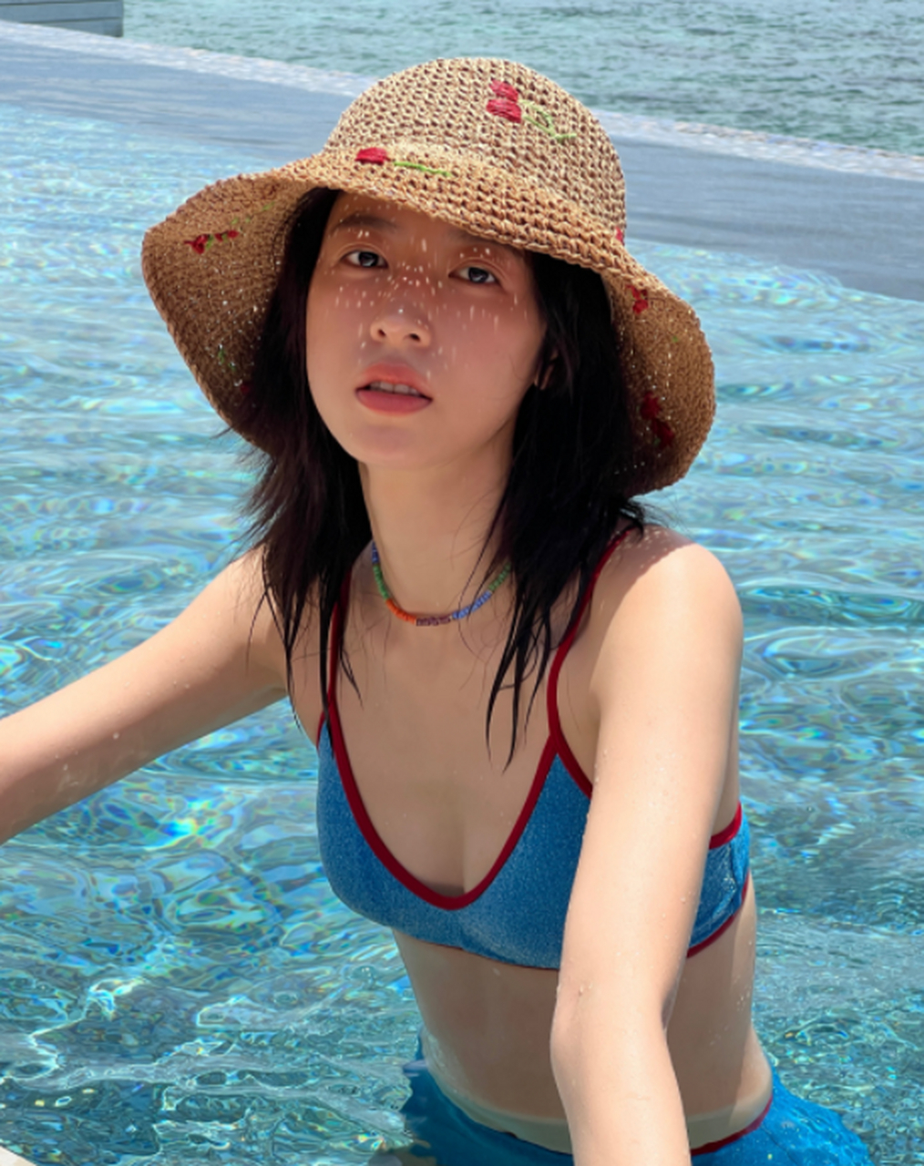 周雨彤海边度假好开森呀 #周雨彤泳装