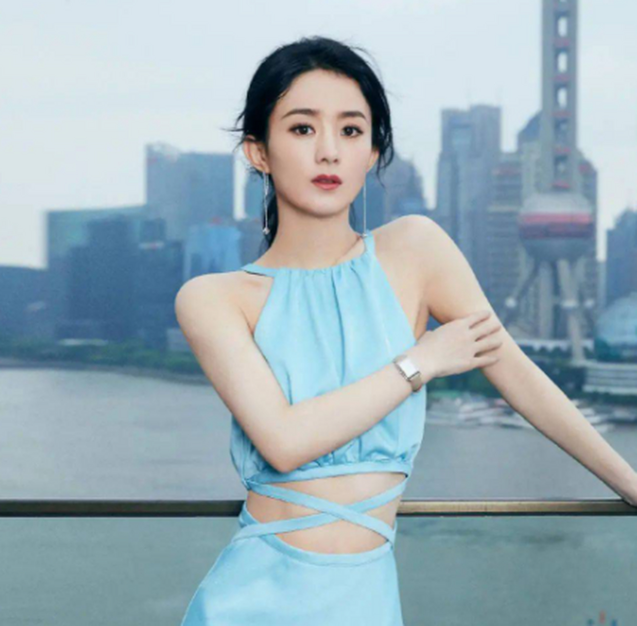 赵丽颖起诉云南花店侵权 开庭时间为7月12日,据企查查app显示,赵丽颖