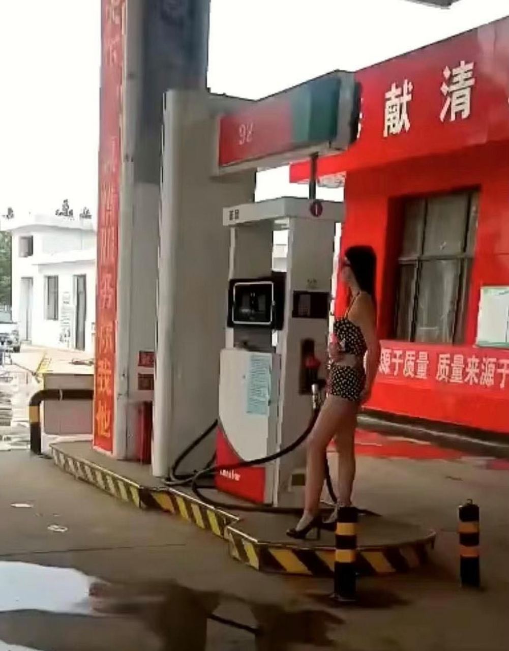 美女加油站是谁想出来的创意 ?不多说了我要95加满!