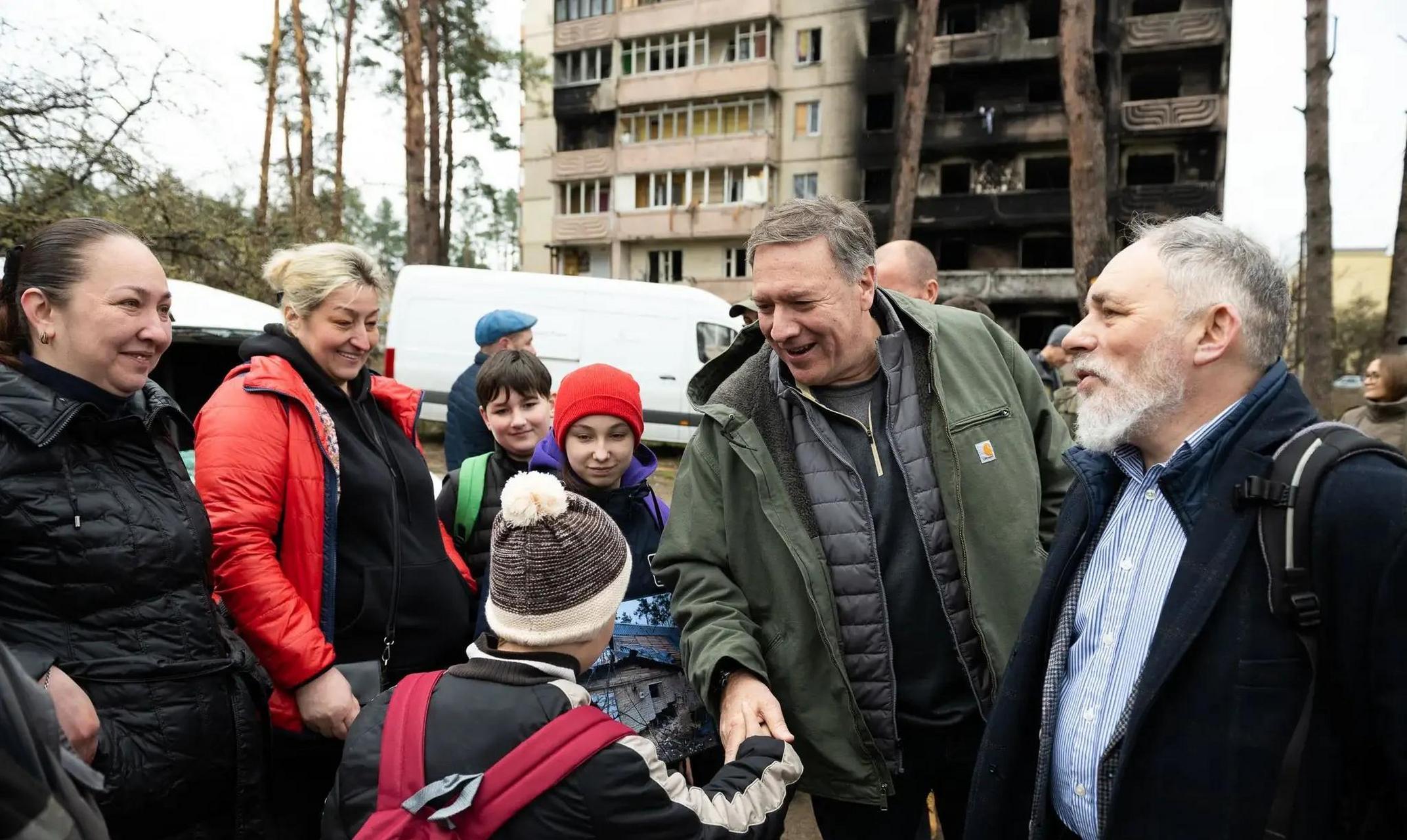 "人类公敌"蓬佩奥昨天闪电造访乌克兰,他随后在自己的社交媒体主页上