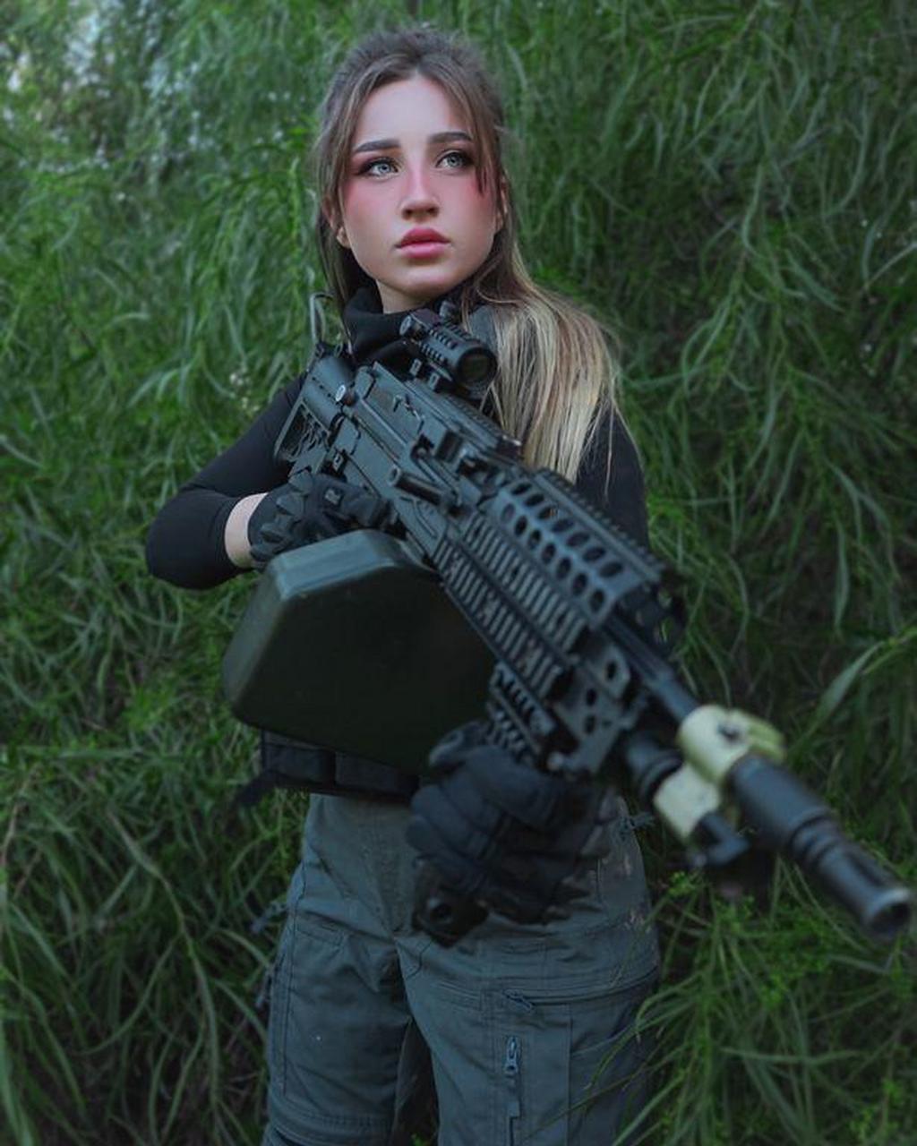 娜塔莉·法德耶夫(natalia fadeev)是一名以色列退役女兵,她身材火辣