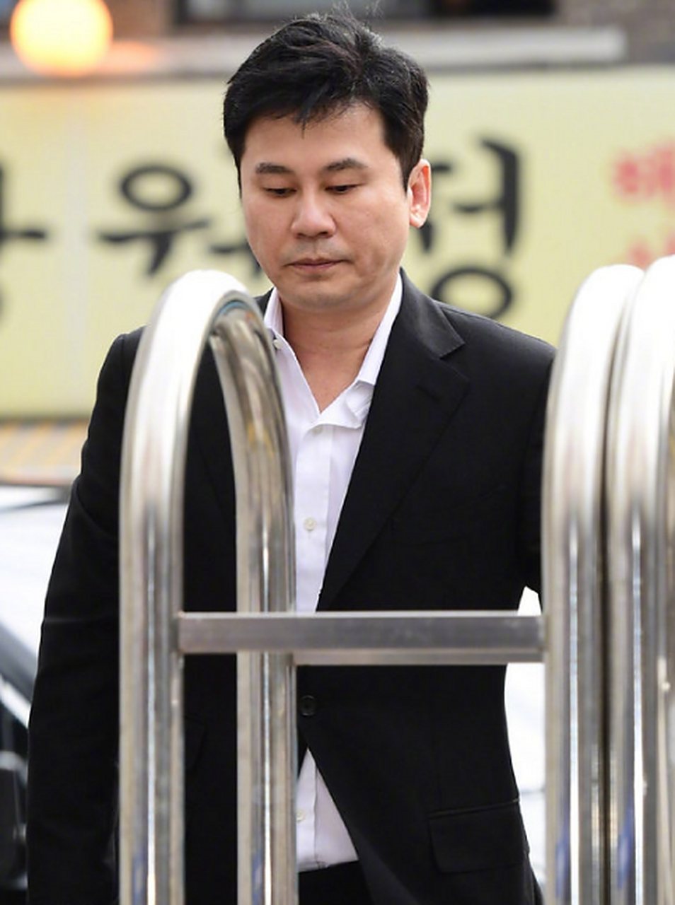 权志龙的老板,yg创始人梁铉锡被判刑了.因威逼利诱曾帮助b.