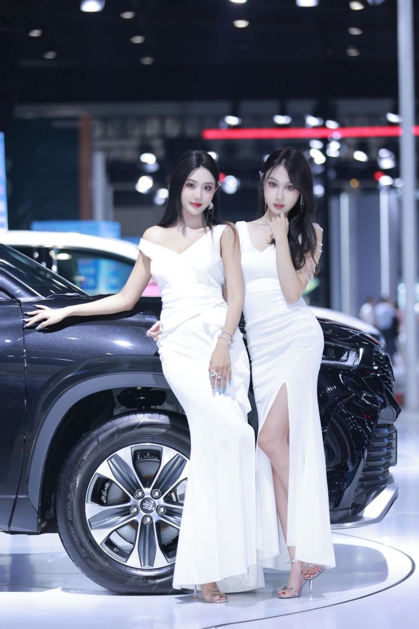 姐妹花    #车展# #模特# #车模