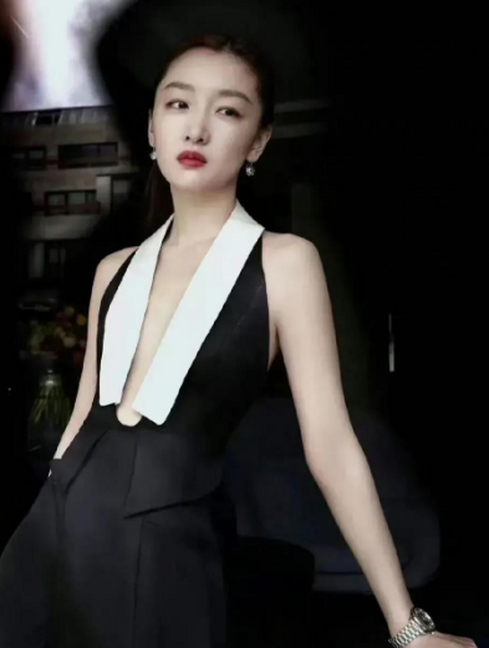 周冬雨穿这套衣服,没感觉怎么样,就是太平公主啊,完全没有女性特征,跟
