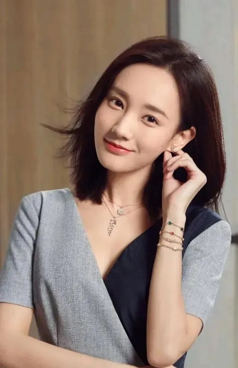 娱乐圈中姓李的女明星也有不少,个人认为这三位的颜值最高.