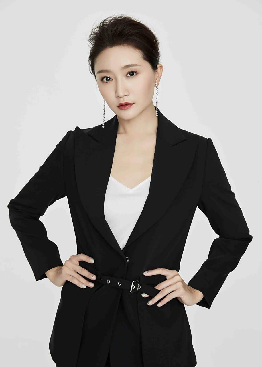 领动计划# 武笑羽   她有一对甜美的酒窝和一双温柔的大眼睛,不只是