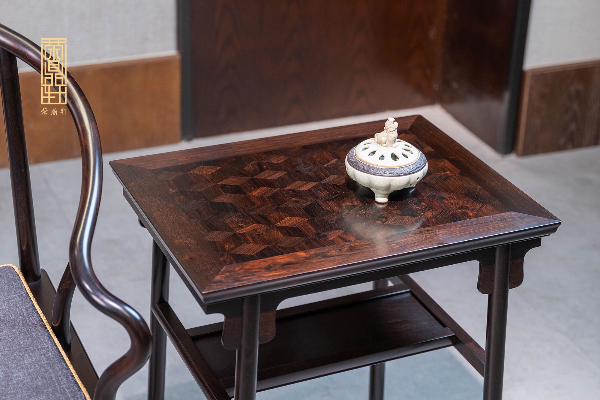 素雅之美,君子所爱,色之所现,非艳之丽.#紫光檀# #红木家具