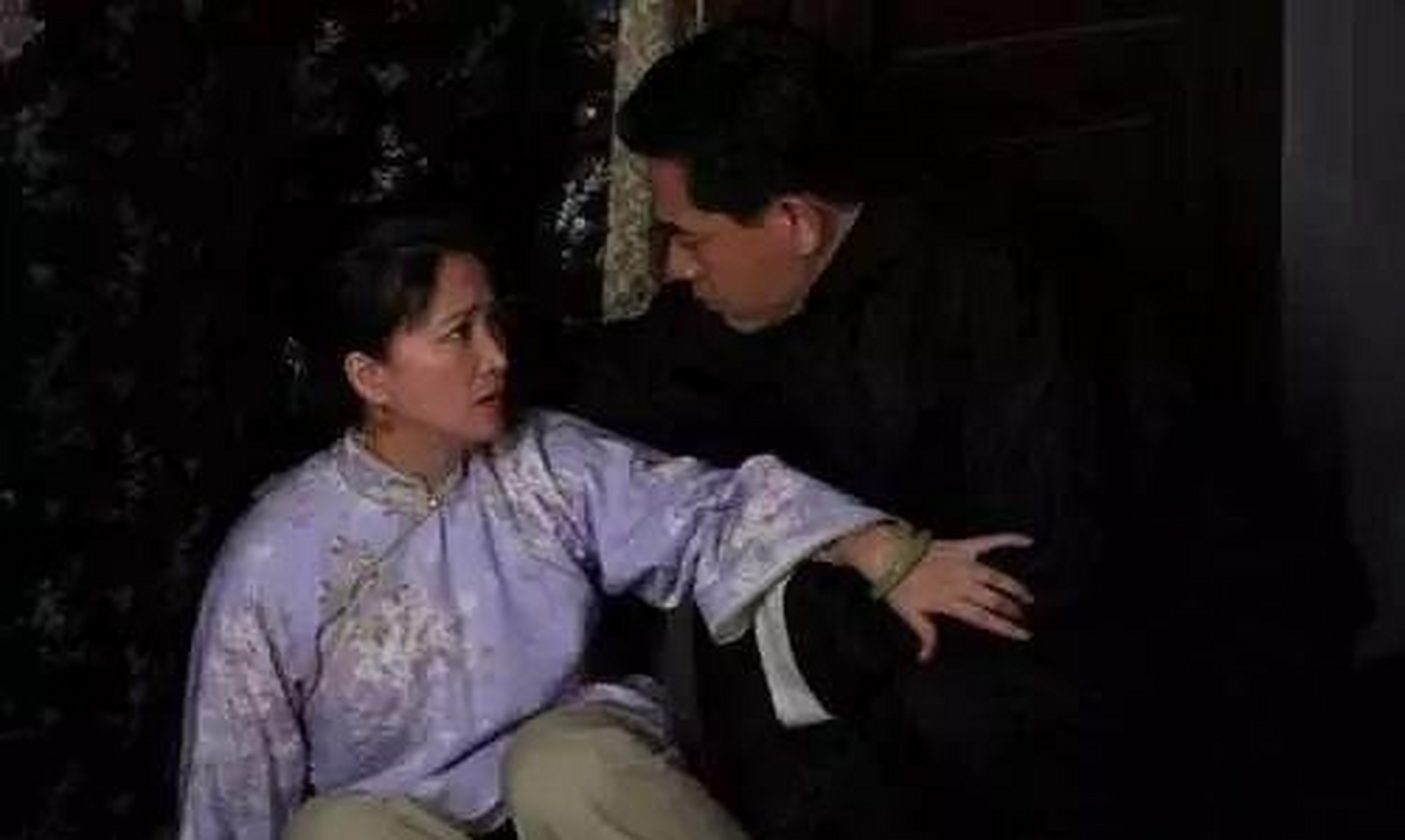 1995年,因拍摄电视剧《风荷怨》,与许亚军结缘,很快就踏上了婚姻的