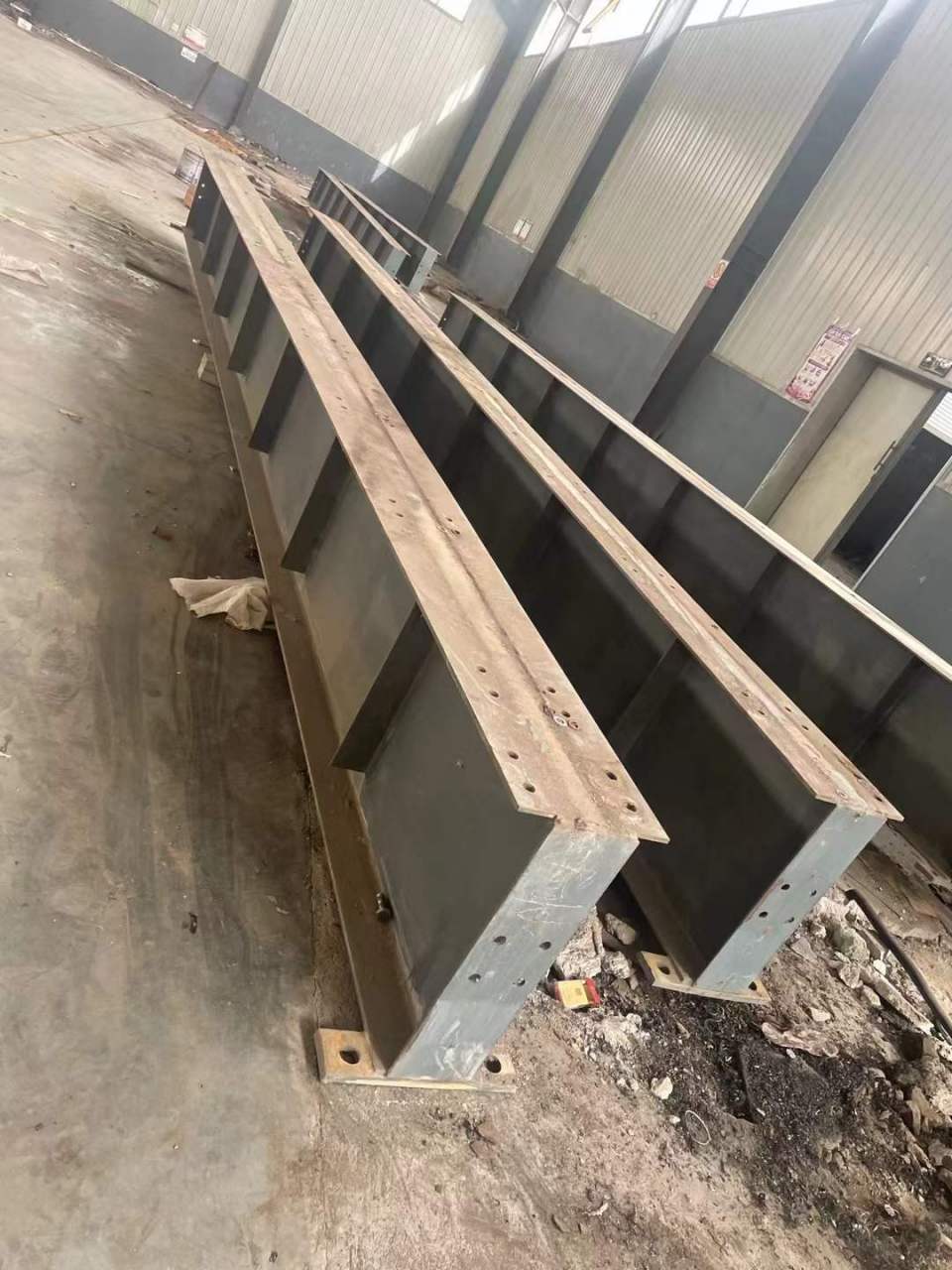 99成新二手钢结构行车房 9.9成新行车梁600/300/10/220/8  长度7.