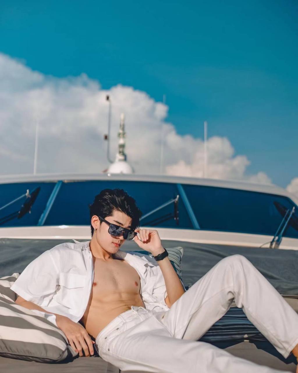 腹毛这么旺盛的男明星,在娱乐圈真是不多见!