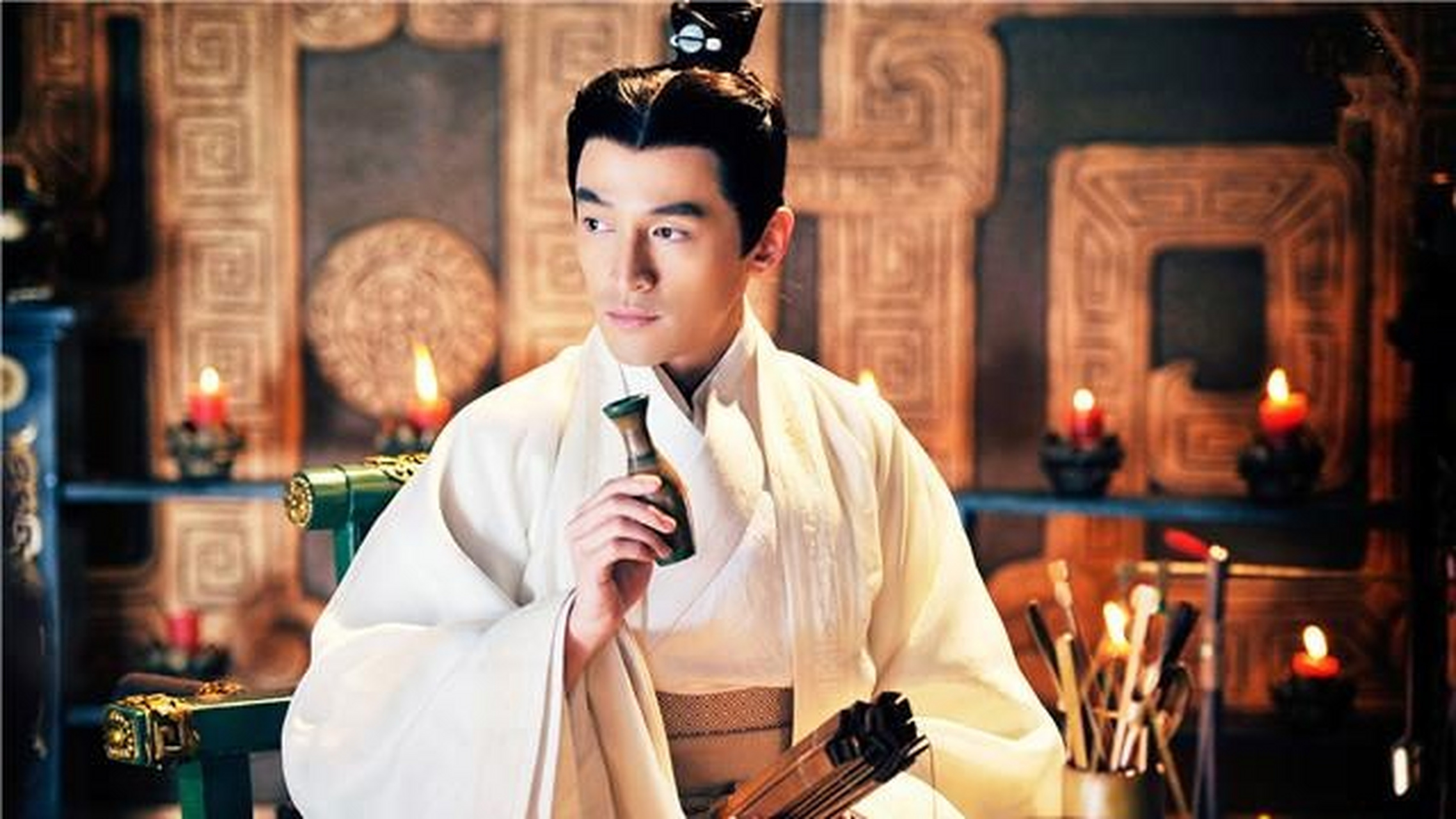 《神话》易小川,这应该胡歌唯一的一部穿越剧了,在当年穿越剧盛行的