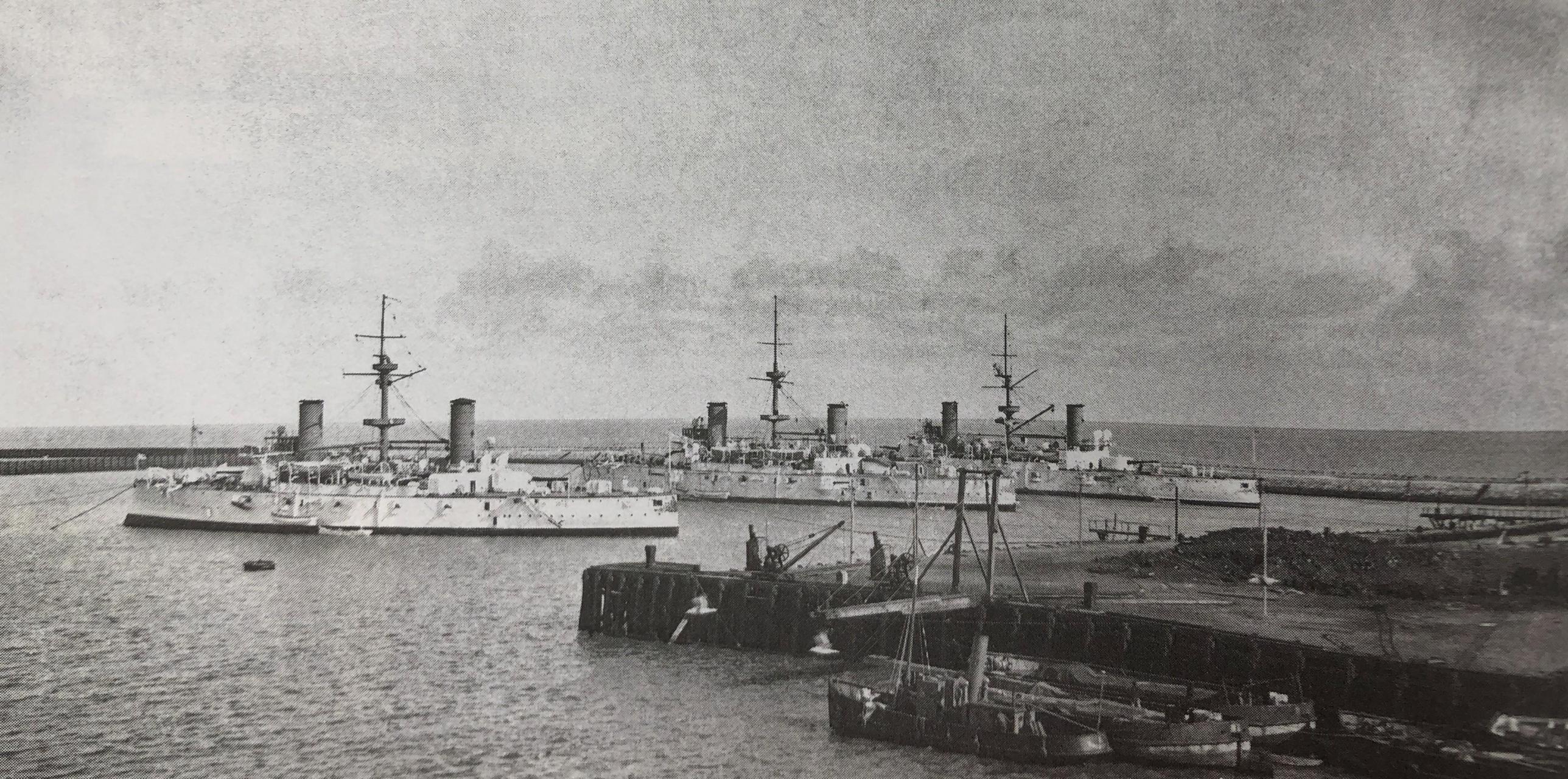 领动计划# 1901年停泊在布兰卡港的阿根廷海军3艘"加里波第"级装甲