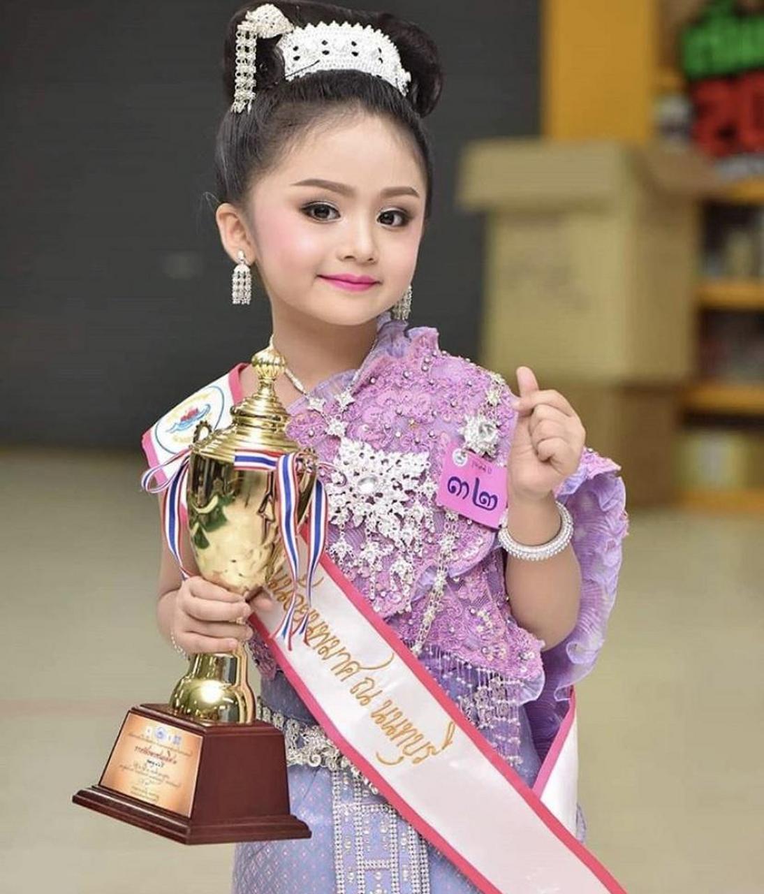 泰国6岁女童baifern freya,一举获得了选美小姐儿童组比赛冠军!