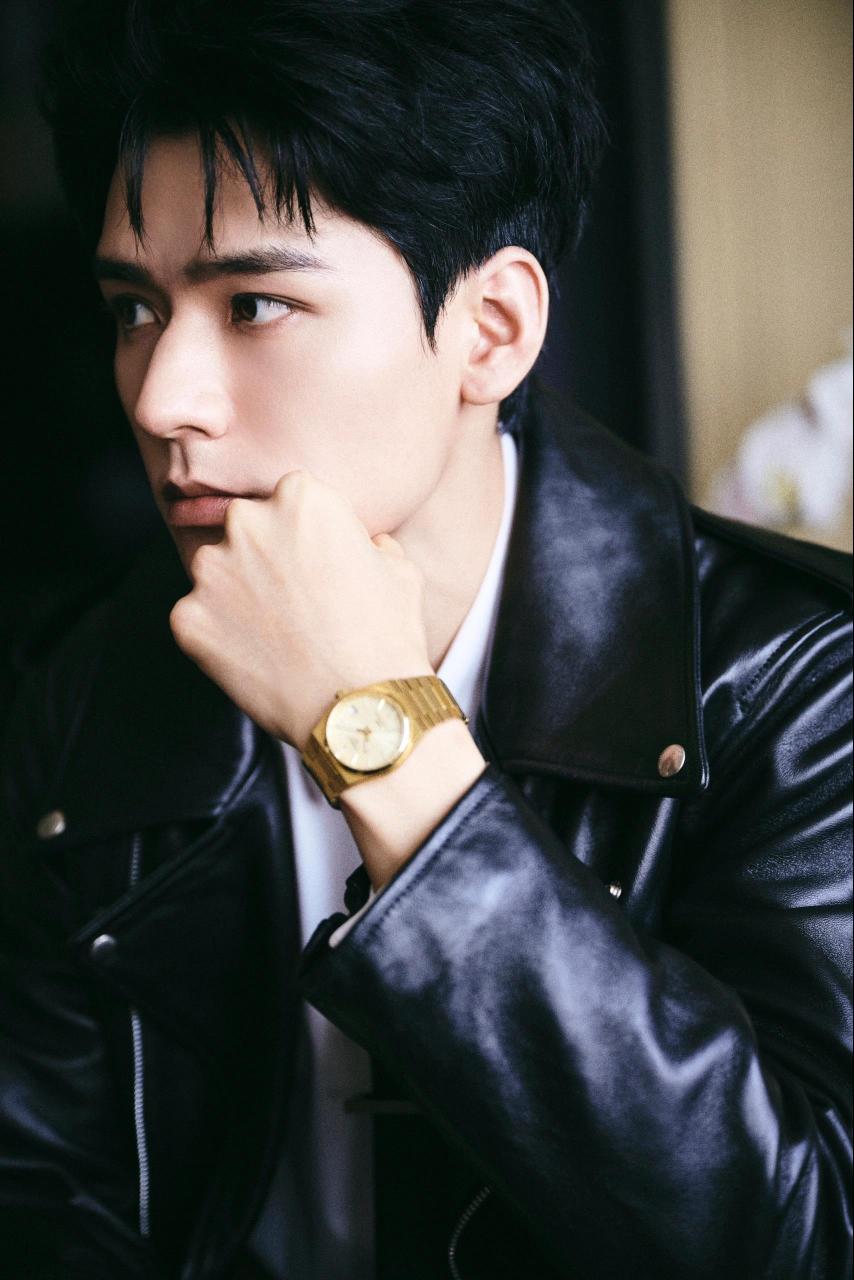 龚俊9.26活动 皮衣造型好帅啊! 明星同款