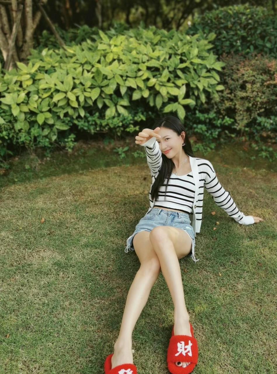 包贝尔老婆这么好看,真不明白她为何一点自信都没有.