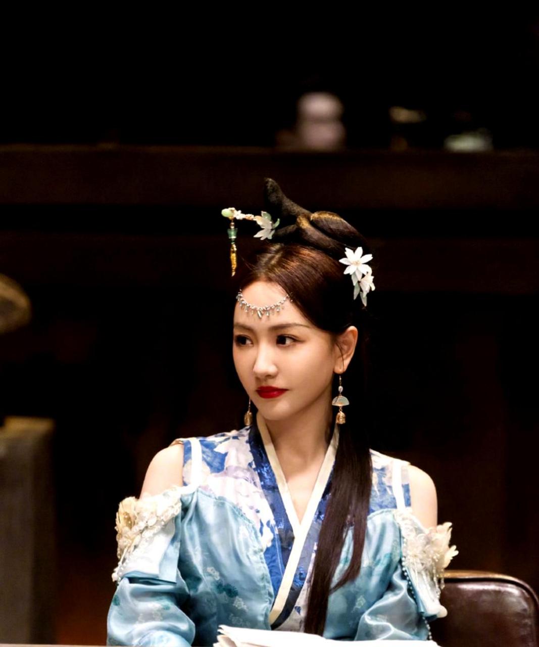 杨蓉大侦探的新剧照公主造型真美,期待看到更多照片.