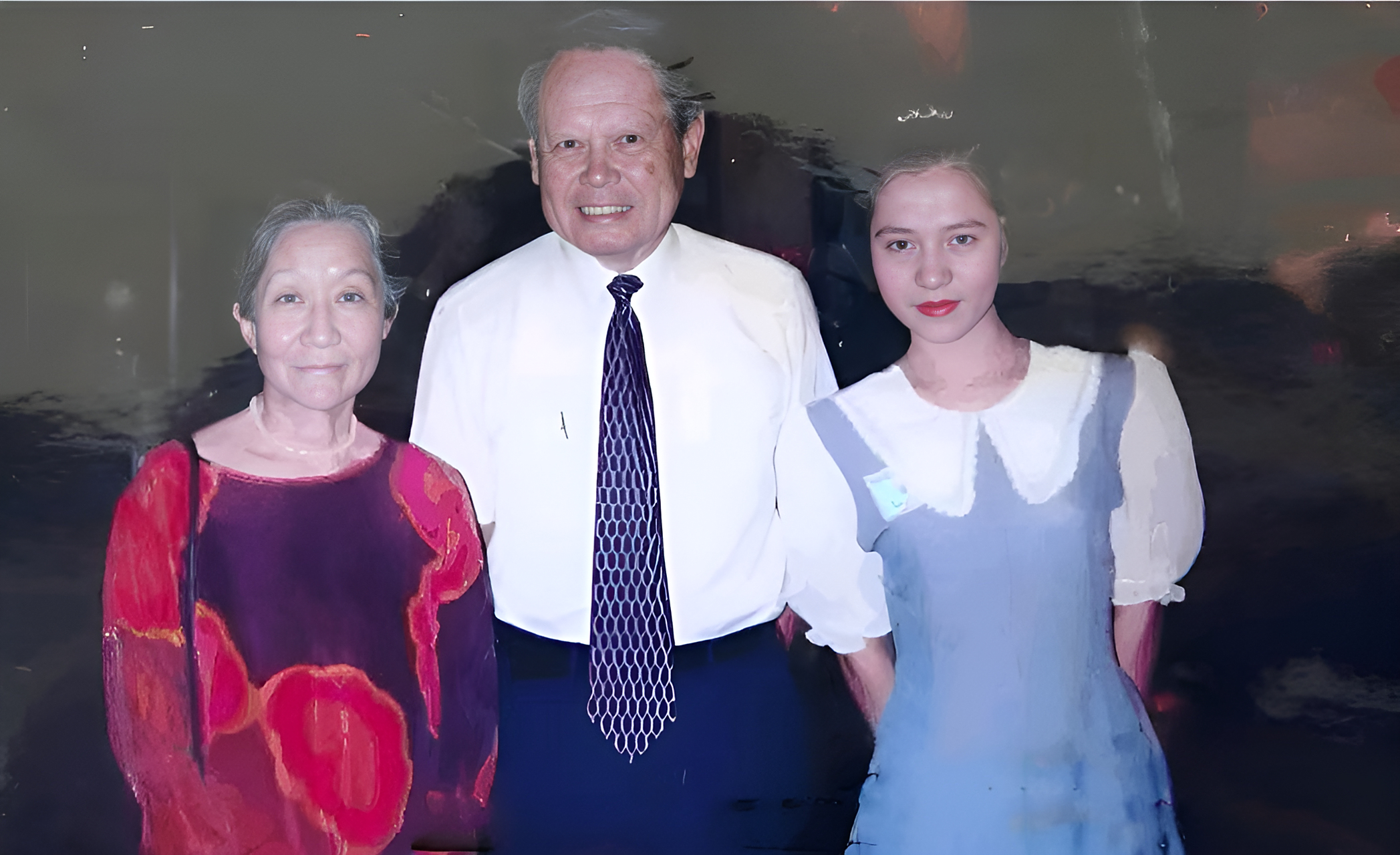 1995年,杨振宁和杜致礼夫妇与翁帆合了张珍贵的照片.