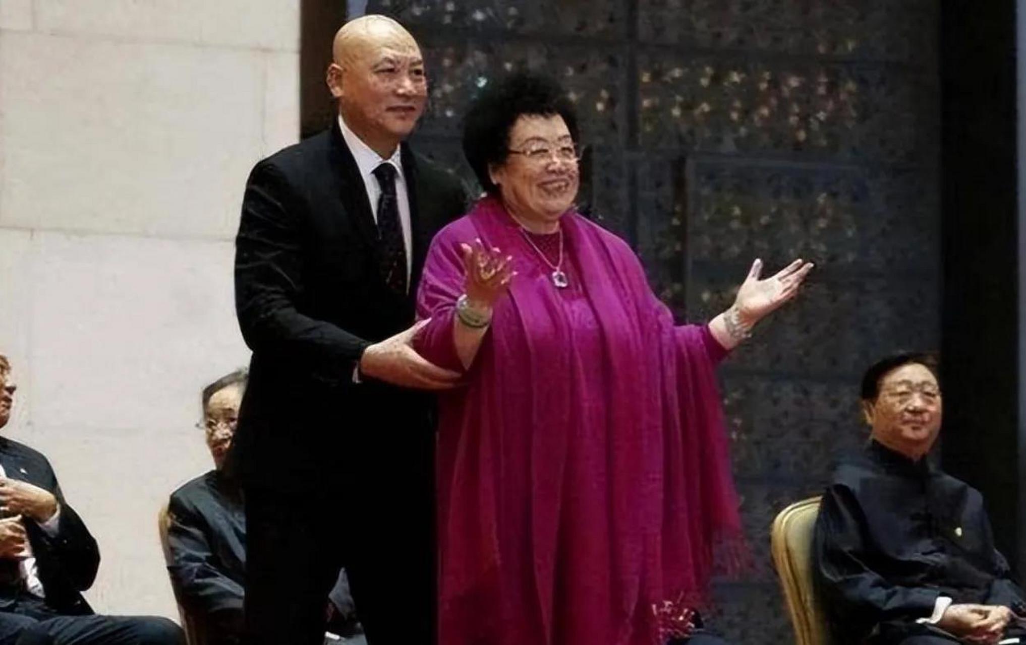 迟重瑞老婆结婚照图片