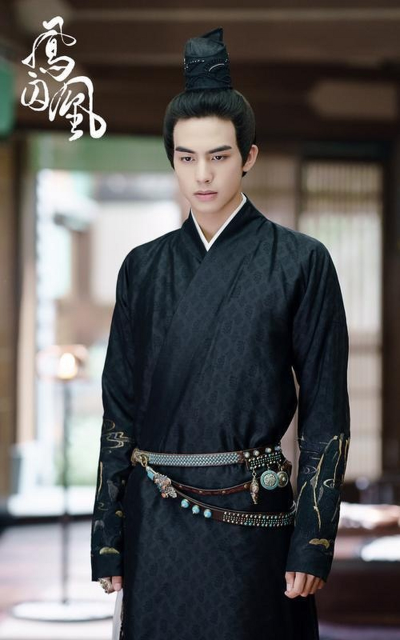 漂亮书生》这部剧讲述的是以抄书代写谋生的雪文曦(鞠婧祎饰)女扮男装