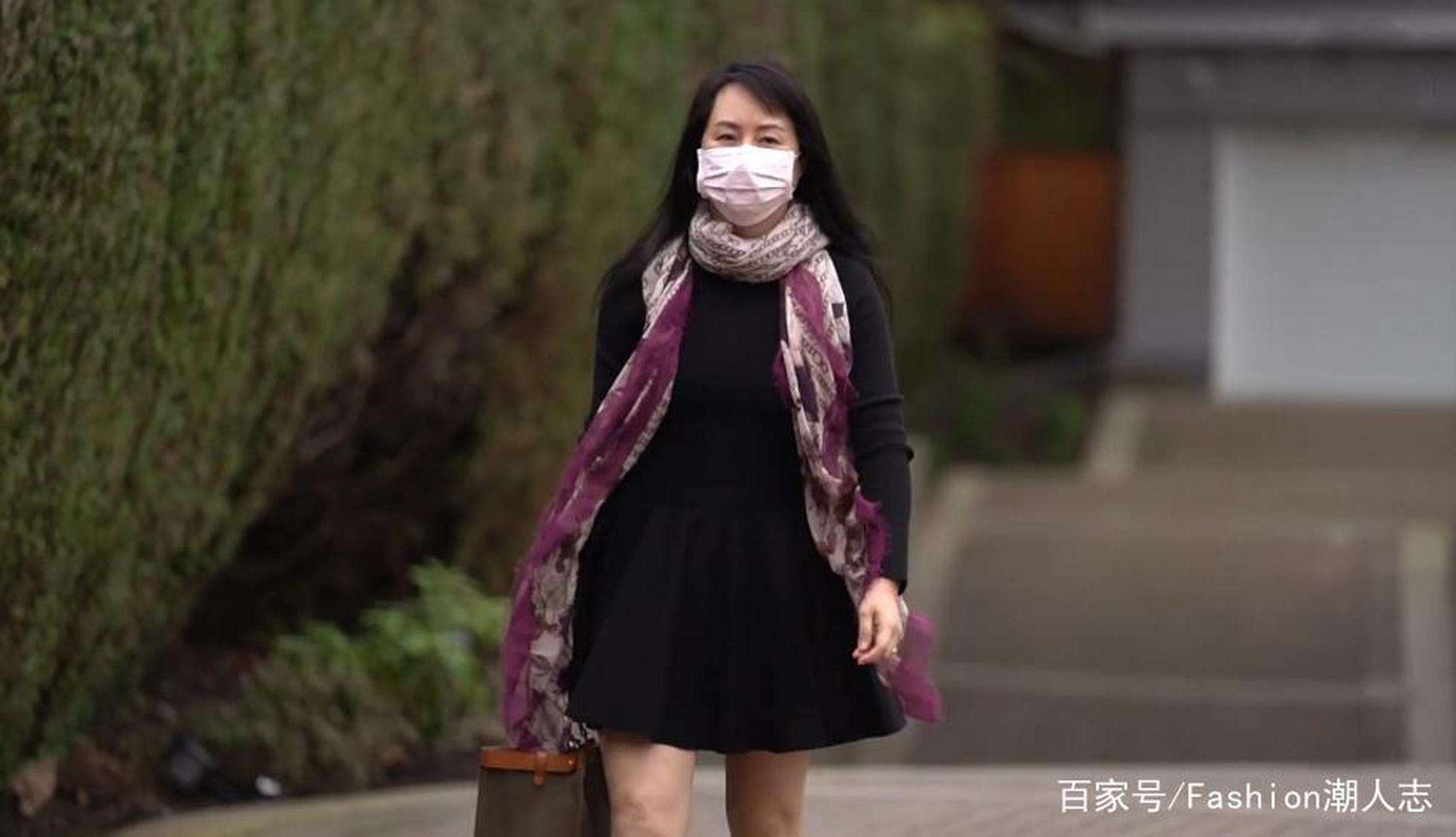 孟晚舟连续两天出庭都没有老公的陪伴,却依旧一脸自信与从容,穿衣方面